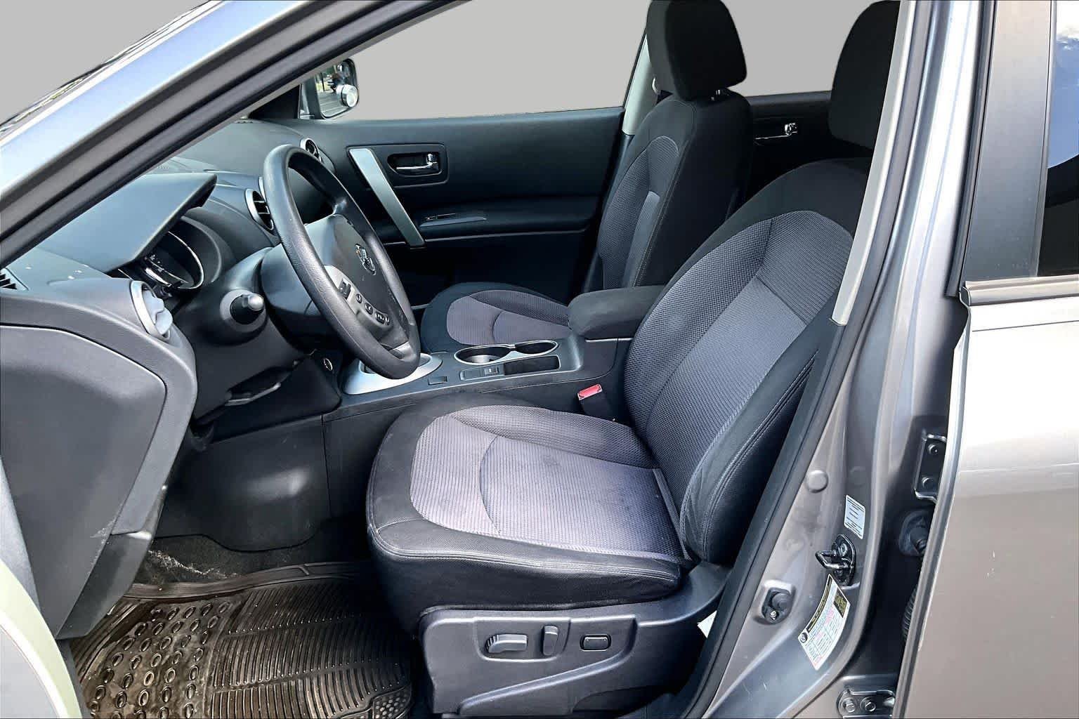 Used 2012 Platinum Graphite Nissan SV image 7