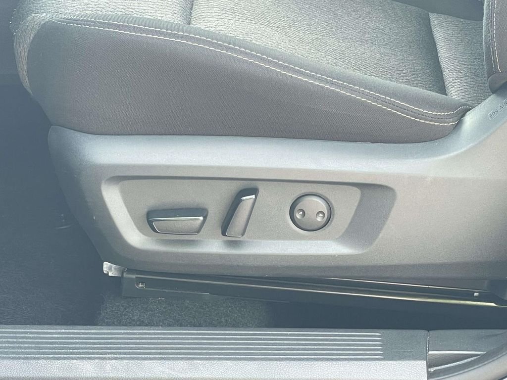 2025 Nissan Rogue SV - Photo 15
