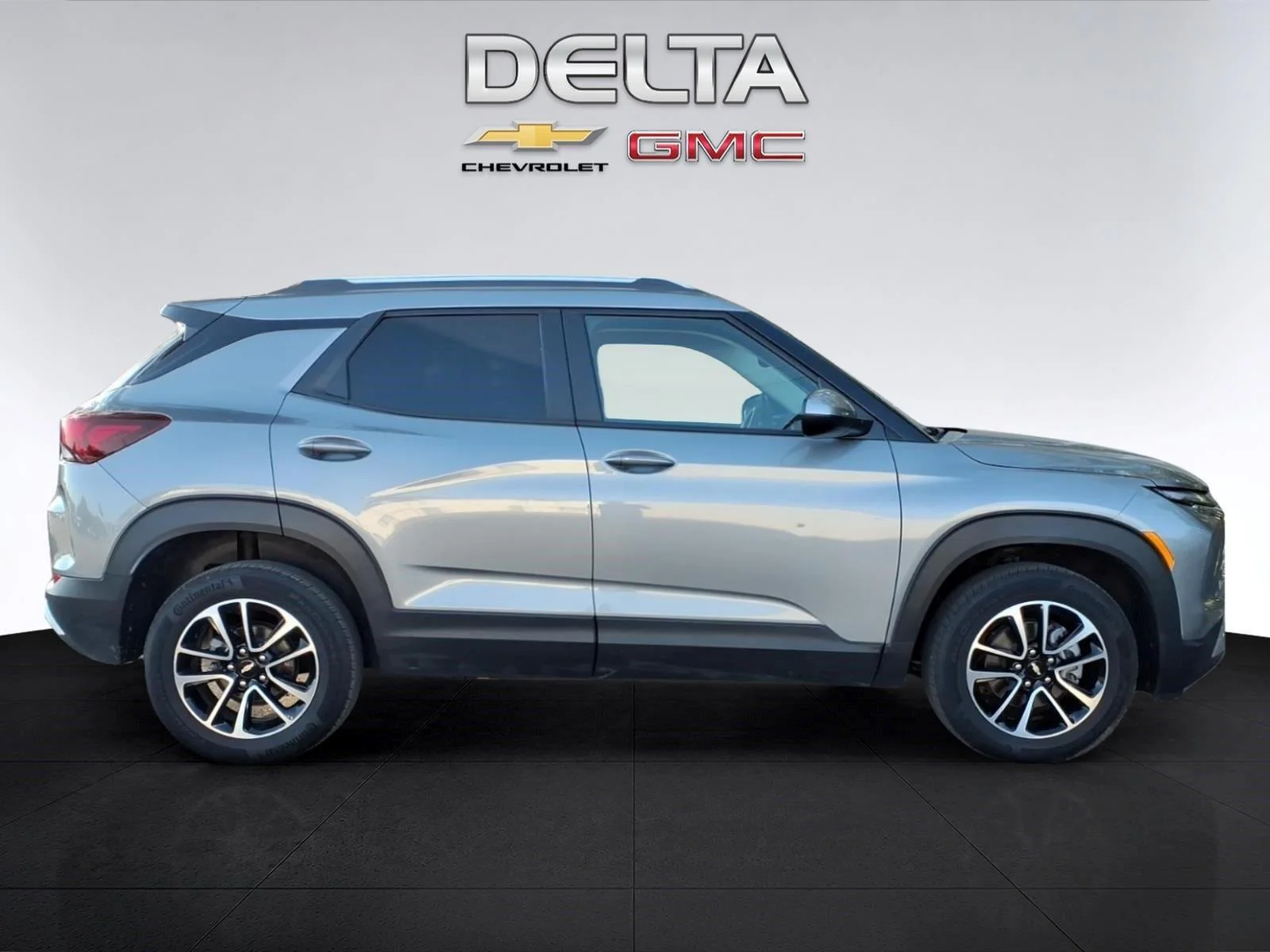 Used 2025 Sterling Gray Metallic Chevrolet LT image 6