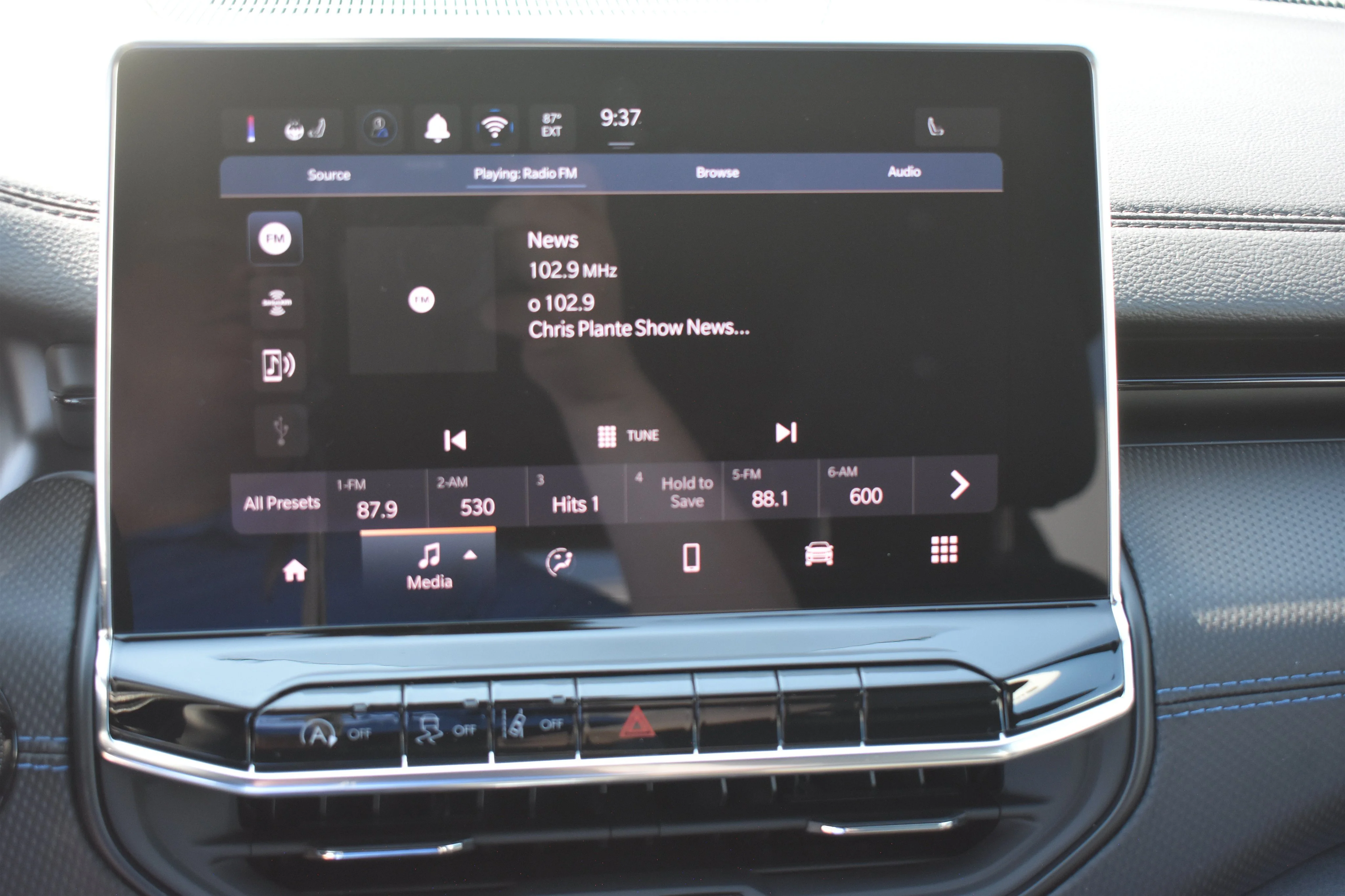 New 2026 Red Hot Pearlcoat Jeep Latitude Altitude image 22