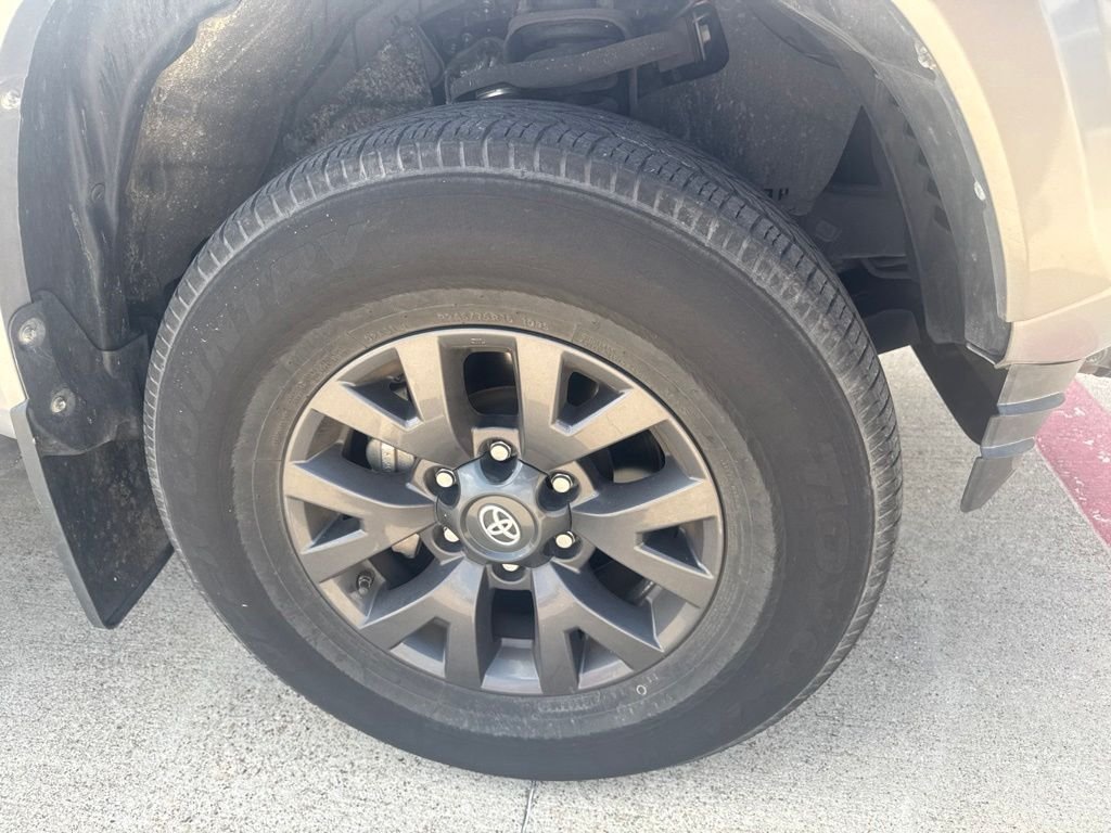 Used 2020  Toyota SR5 image 3