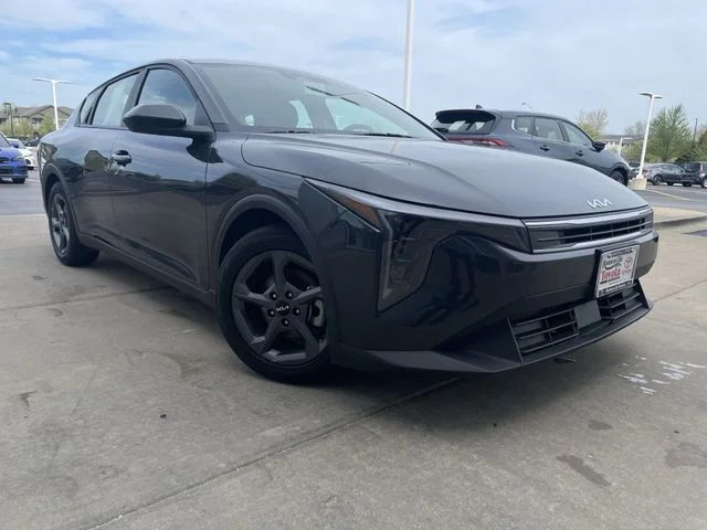 2025 Kia K4 LXS - Photo 10