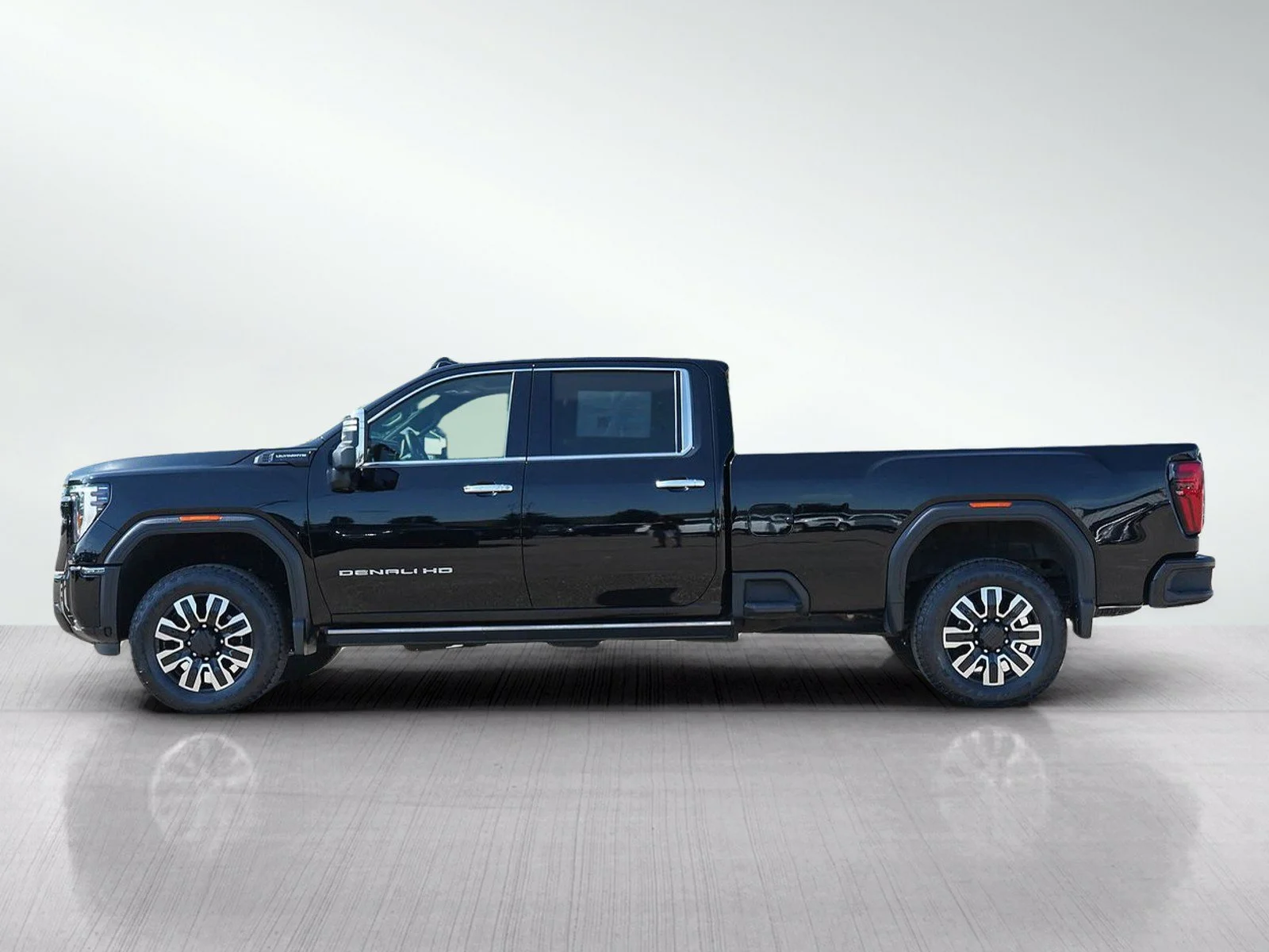Used 2025 GMC Sierra 2500HD Denali Ultimate with VIN 1GT1UXEY6SF216225 for sale in Roseville, Minnesota