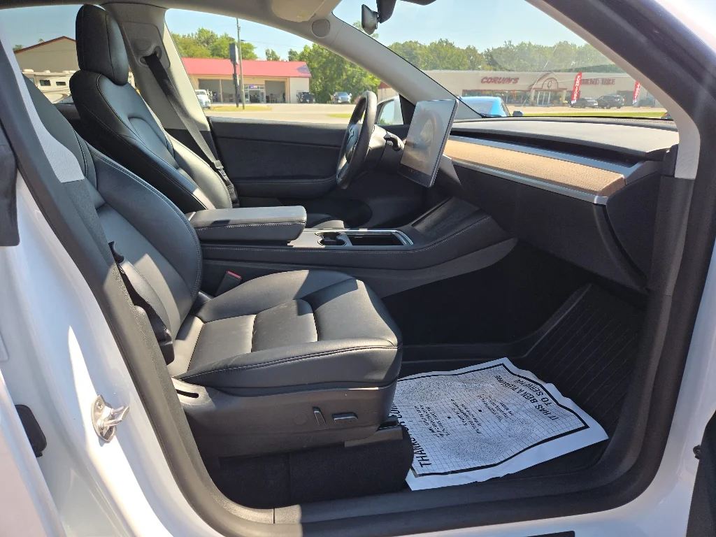 Used 2022 Pearl White Multi-Coat Tesla Performance image 15