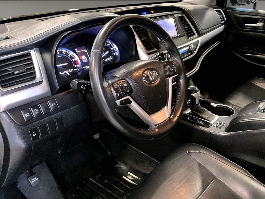 Used 2017 Black Toyota XLE image 8