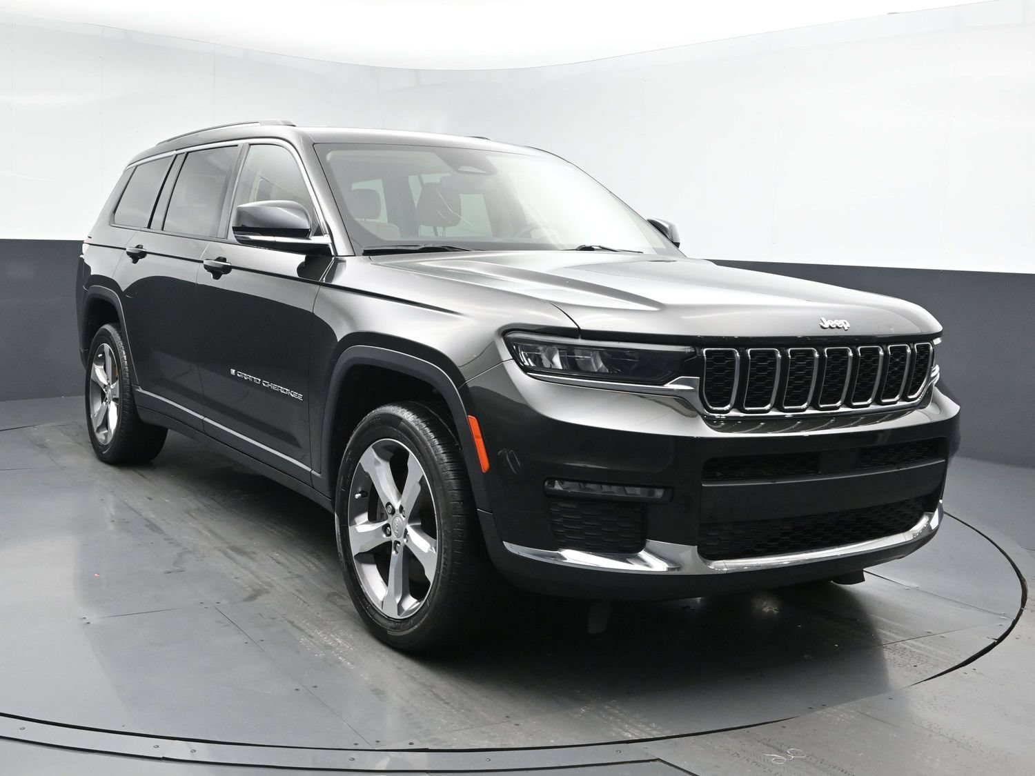 Used 2022 Rocky Mountain Pearlcoat Jeep Limited image 2