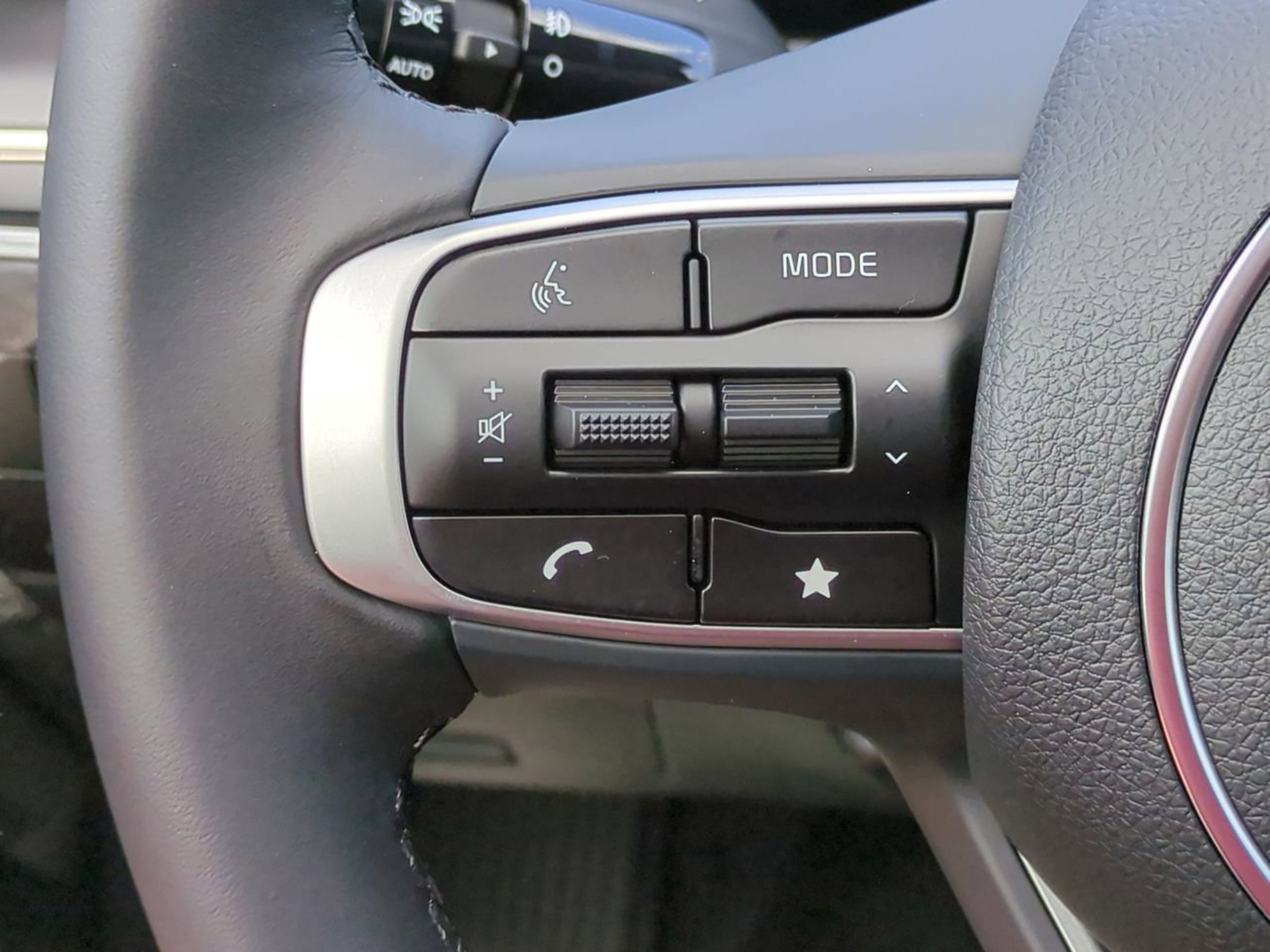 New 2026 Snow White Pearl Kia GT-Line image 30