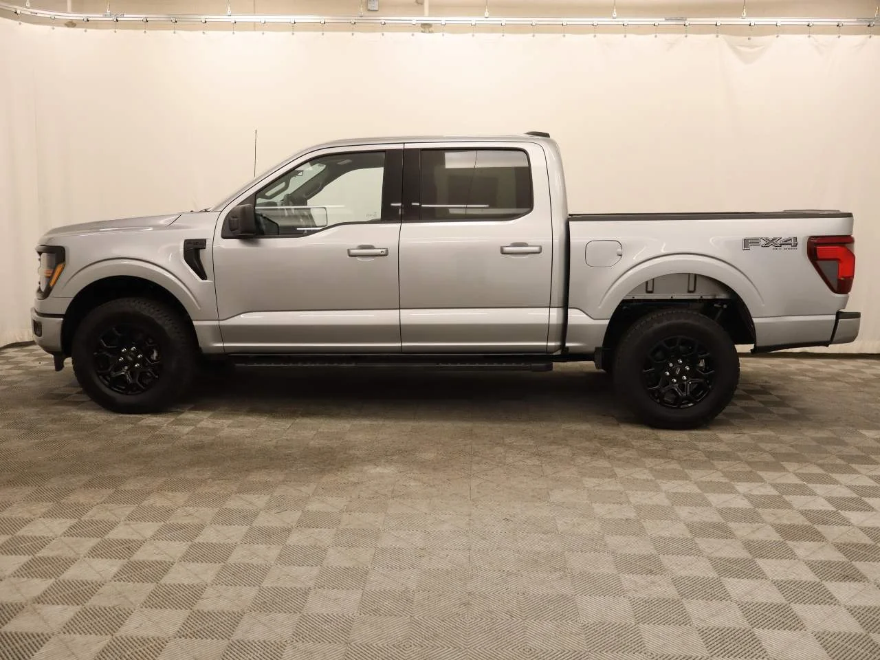 New 2026 Iconic Silver Metallic Ford XLT image 2