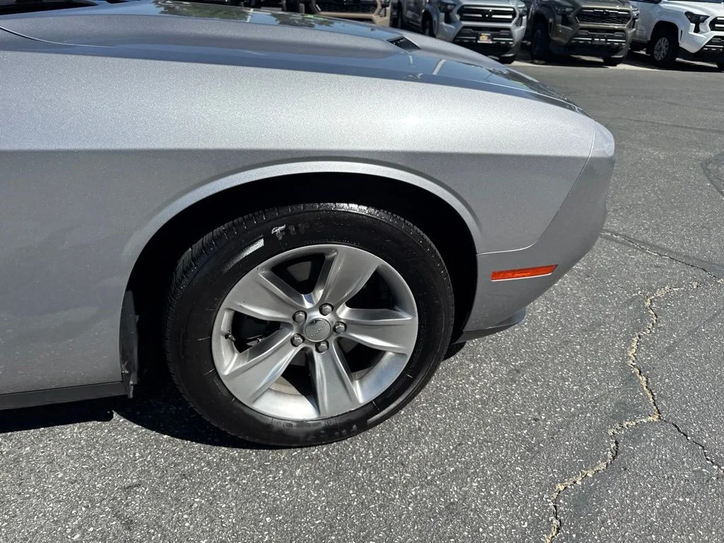 Used 2017 Silver Dodge SXT image 16