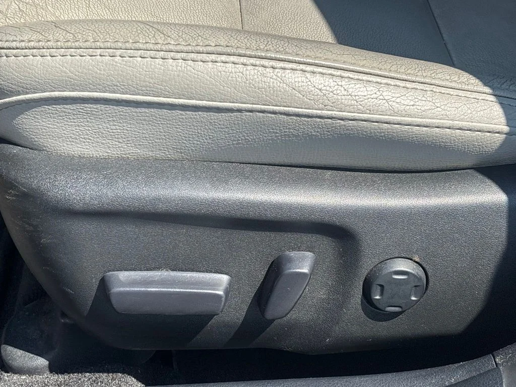 Used 2015 Gray Toyota XLE image 9