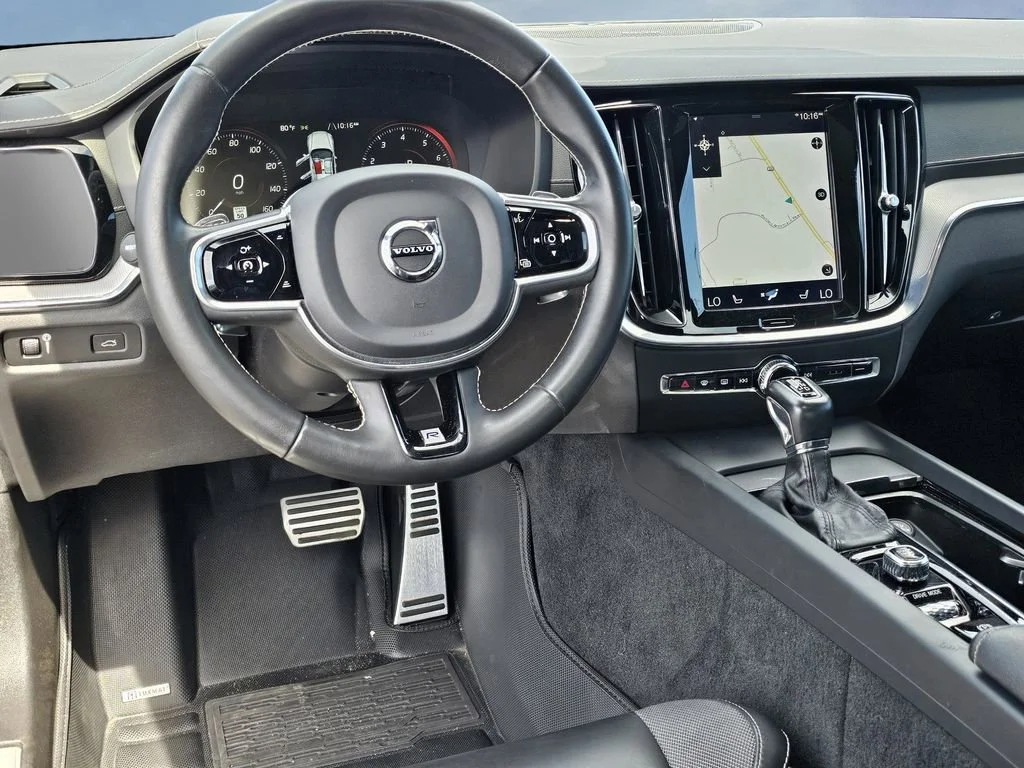 Used 2020 Black Stone Volvo R-Design image 32
