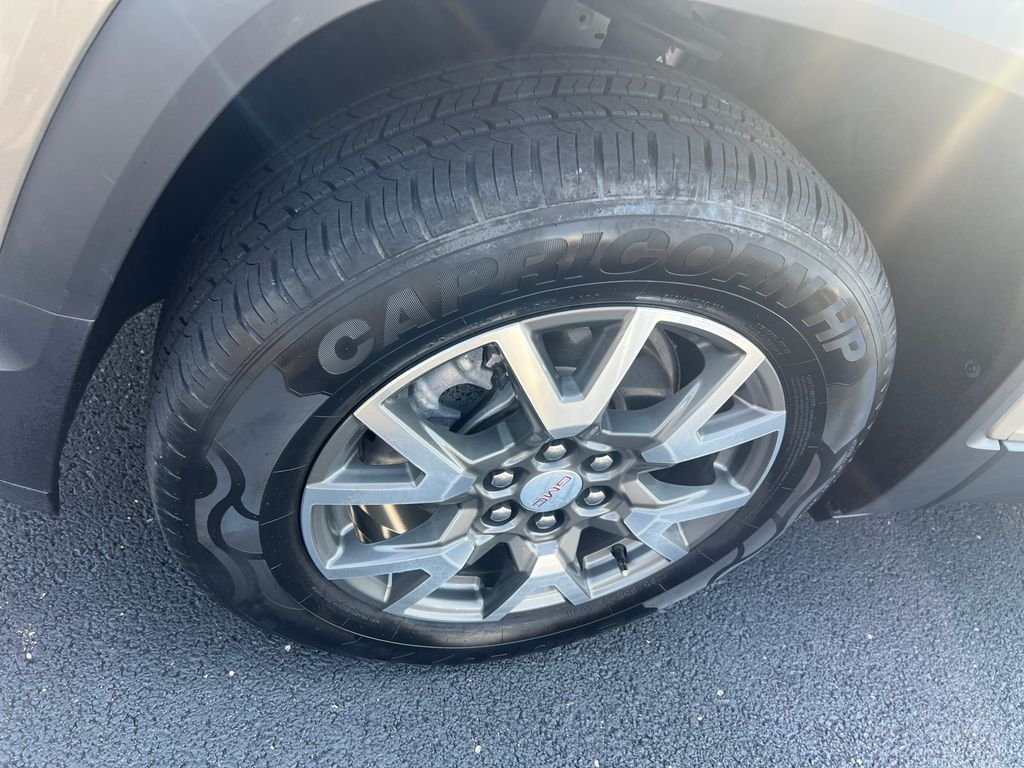 Used 2022 Gray GMC SLE image 9