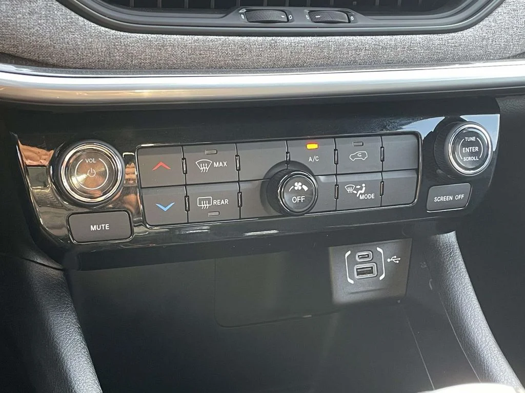 Used 2025 Red Hot Pearlcoat Jeep Sport image 18