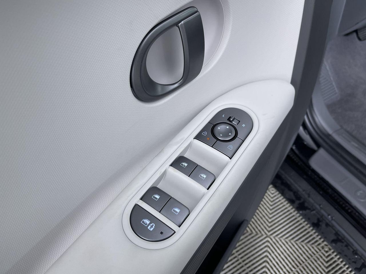 New 2026 Abyss Black Hyundai SEL image 25