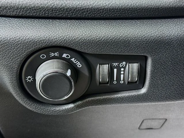 2027 Chrysler Pacifica Select - Photo 10