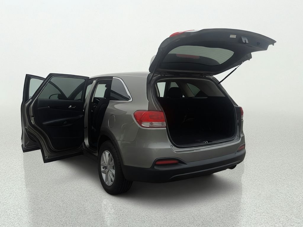 Used 2018 Silver Kia L image 13