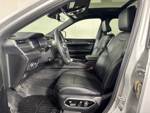 Used 2022 Silver Zynith Jeep Overland image 11