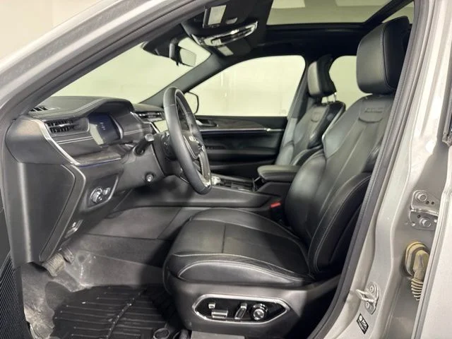 Used 2022 Silver Zynith Jeep Overland image 11