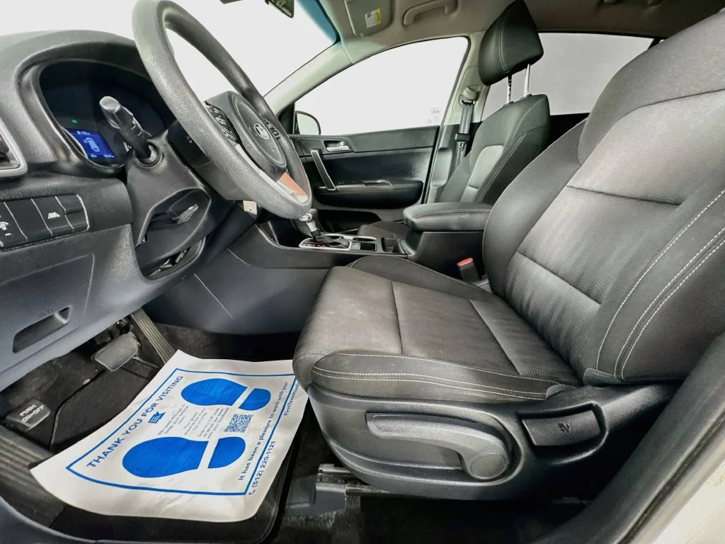 Used 2022 White Kia LX image 24