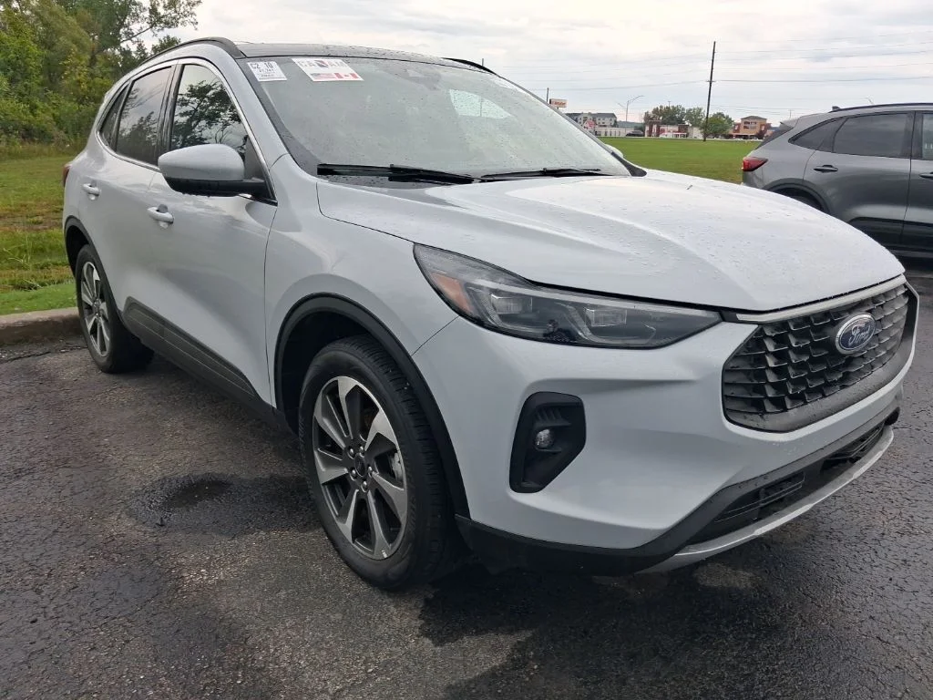 Used 2025 White Ford Platinum image 6