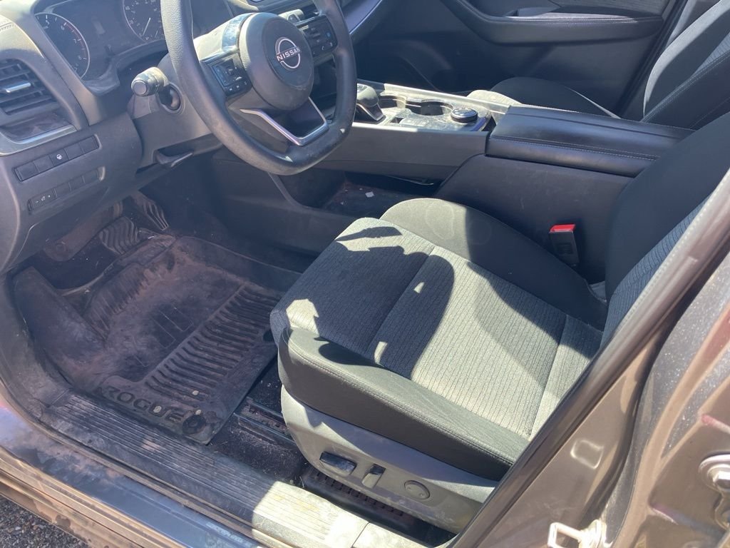 Used 2023 Gray Nissan SV image 9