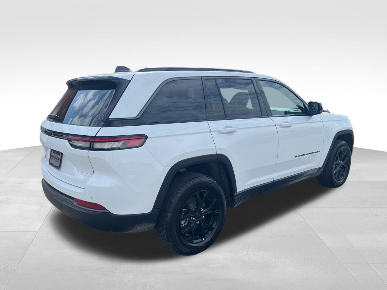 New 2026 Bright White Clear-Coat Exterior Paint Jeep Altitude image 4