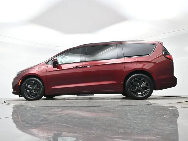 Used 2021 Velvet Red Pearlc Chrysler Hybrid Limited image 27