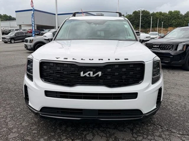 Used 2022 White Kia EX image 17