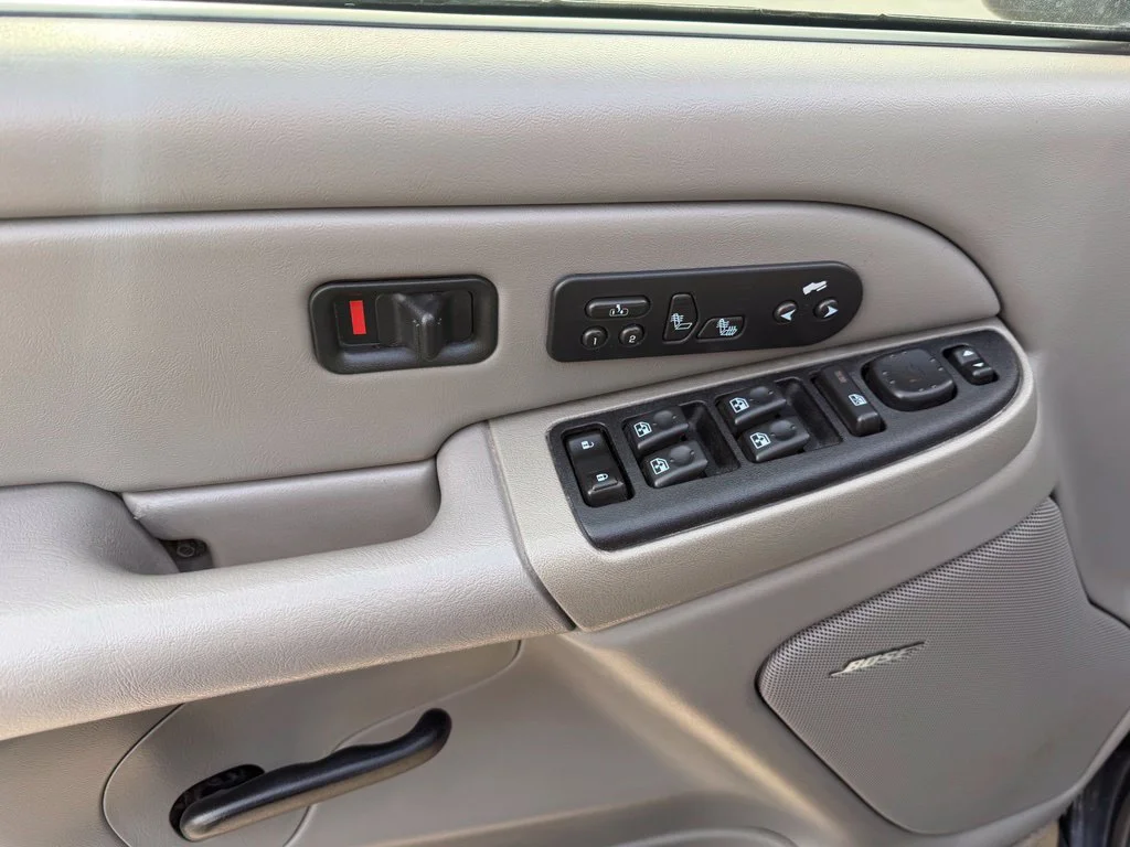 Used 2005 Black Chevrolet LT image 10