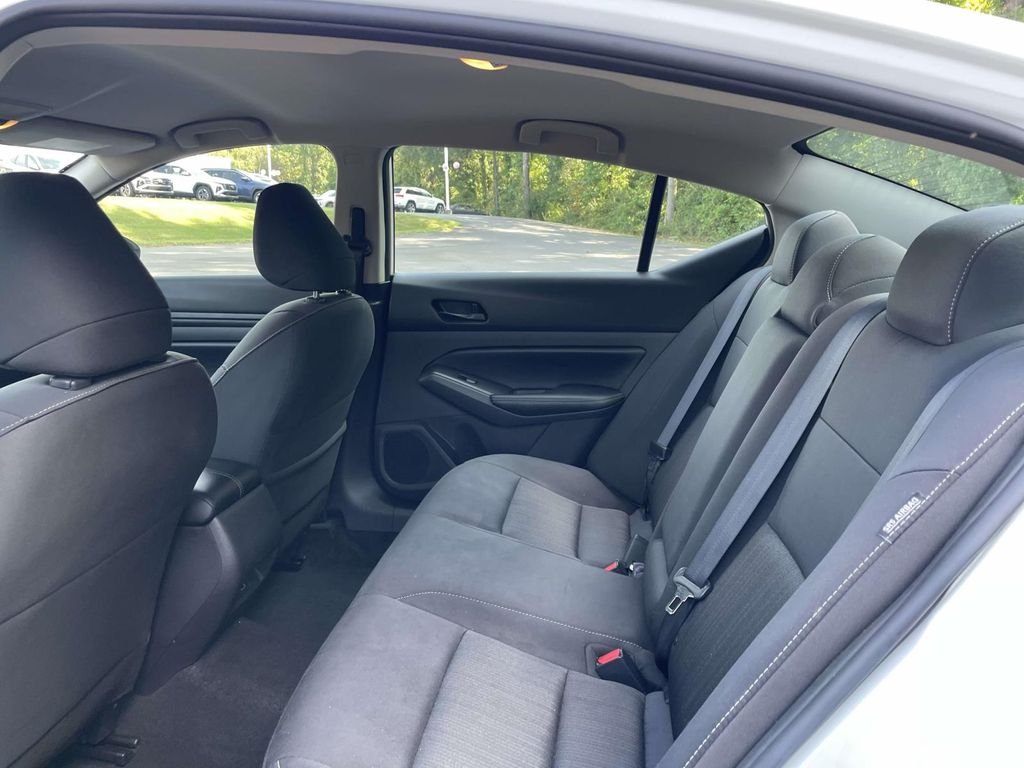 Used 2025 White Nissan 2.5 SV image 10