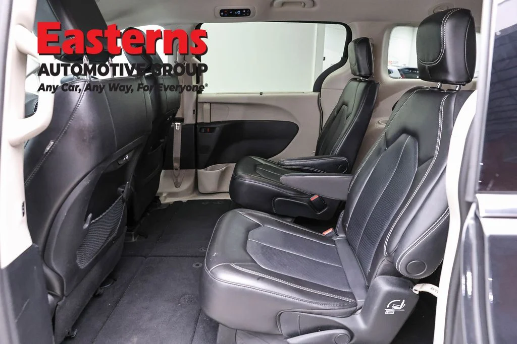 Used 2023 Black Chrysler Touring L image 22