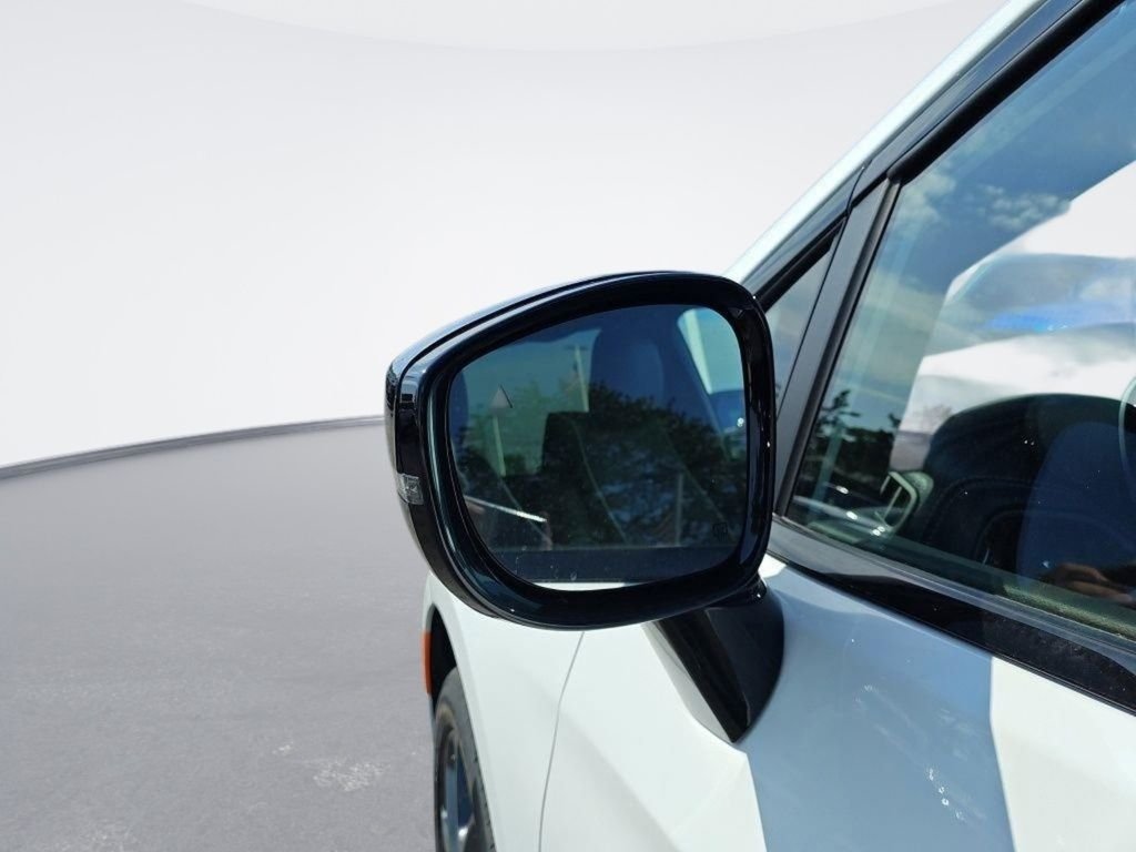 New 2027 Bright White Clear-Coat Exterior Paint Chrysler Limited image 13