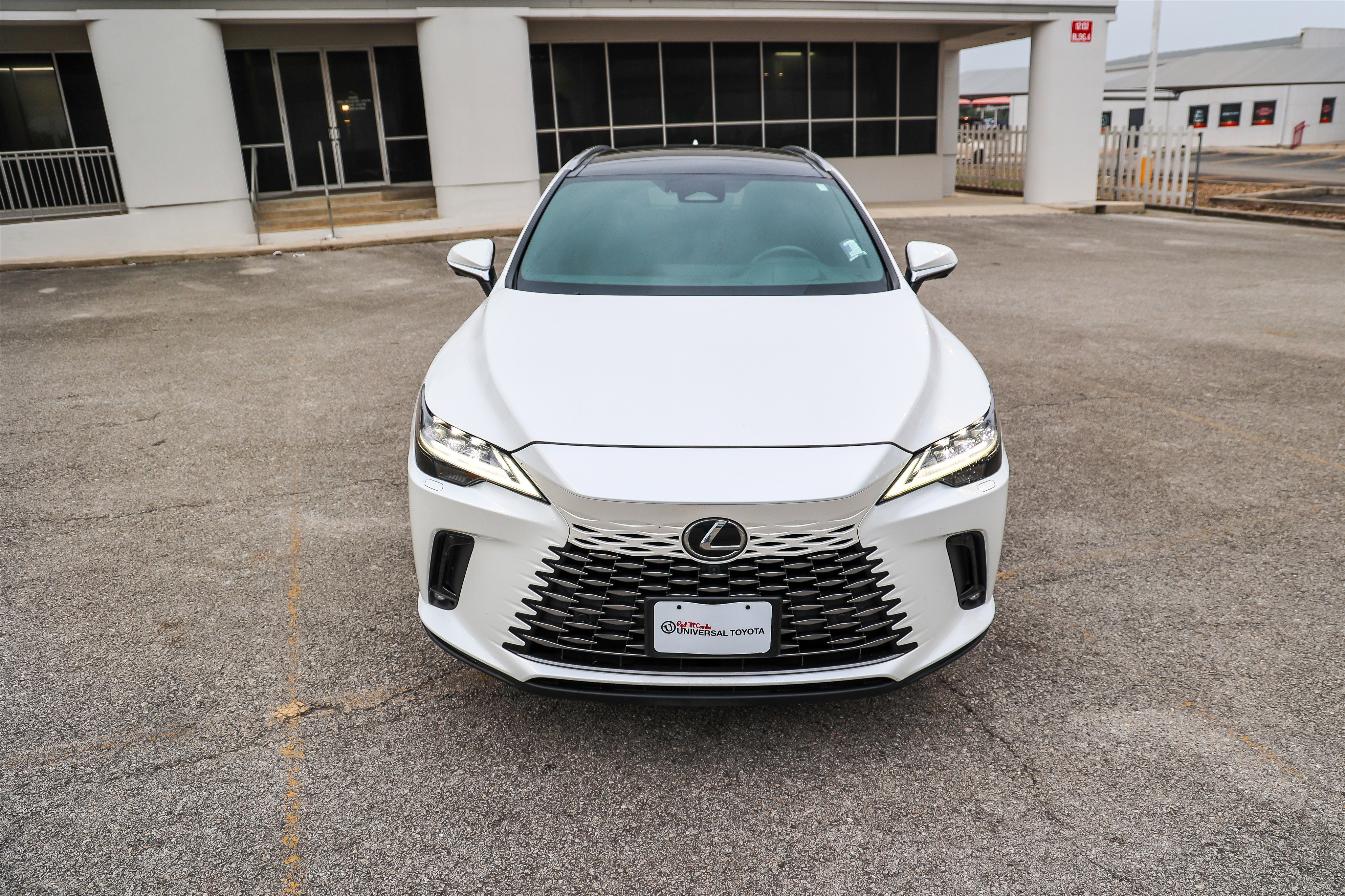 Used 2024 EMINENT WHITE PEA Lexus RX 350 Luxury image 3