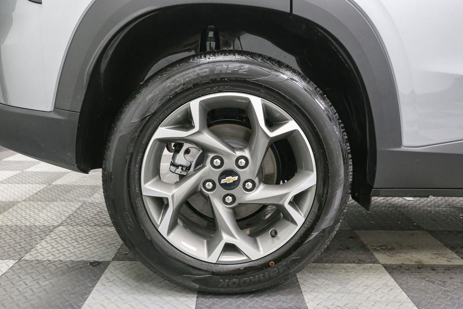 Used 2025 Sterling Gray Metallic Chevrolet LT image 15