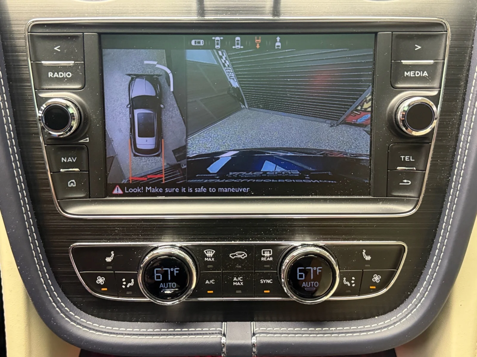 Used 2019 Dk. Blue Bentley V8 image 18