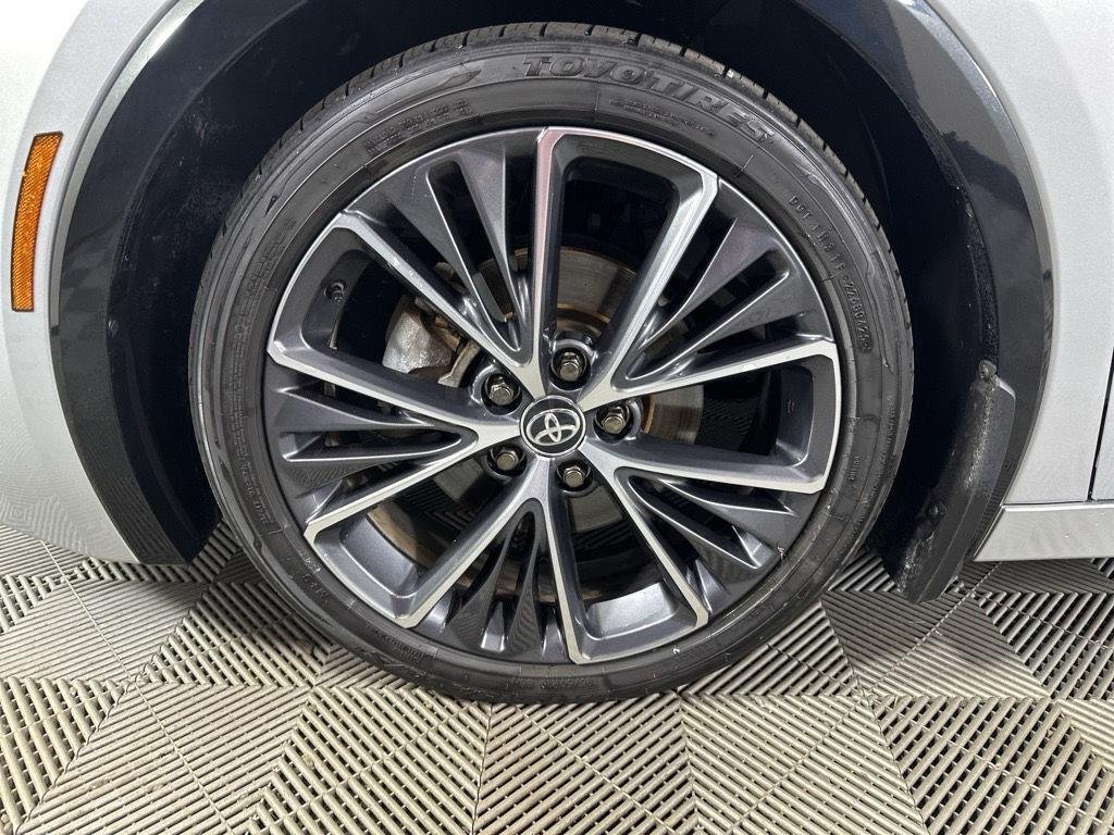 Used 2025 Cutting Edge Toyota XLE image 12