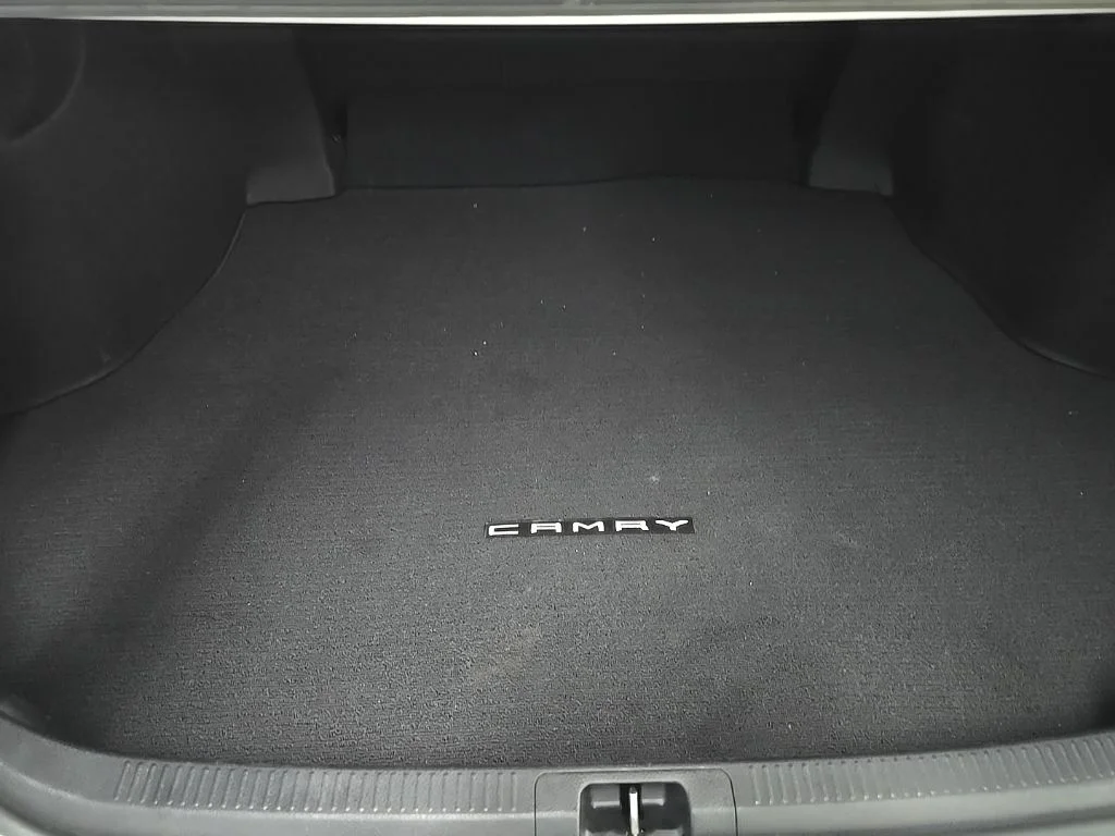 Used 2020 White Toyota LE image 11