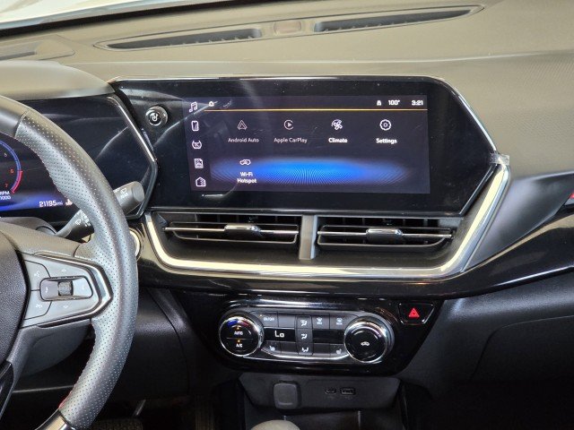 Used 2025 Summit White Chevrolet 2RS image 27