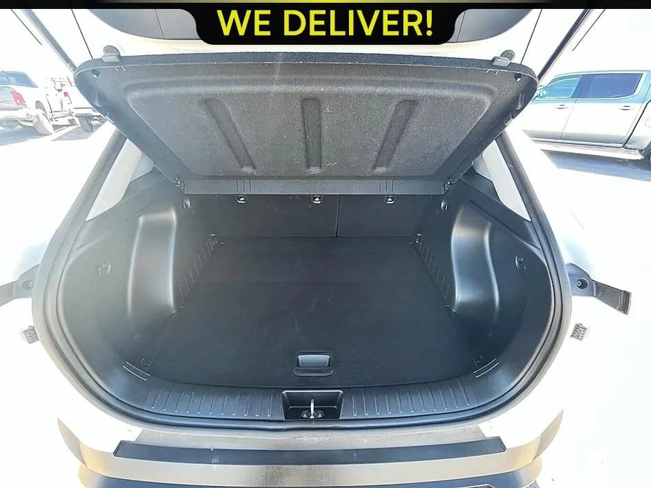 Used 2025 White Hyundai SEL image 16