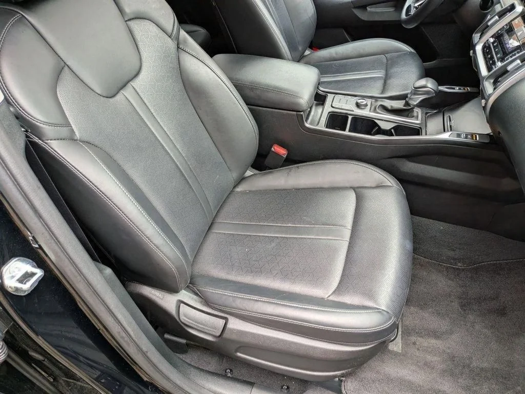 Used 2023 Black Kia X-Line S image 28