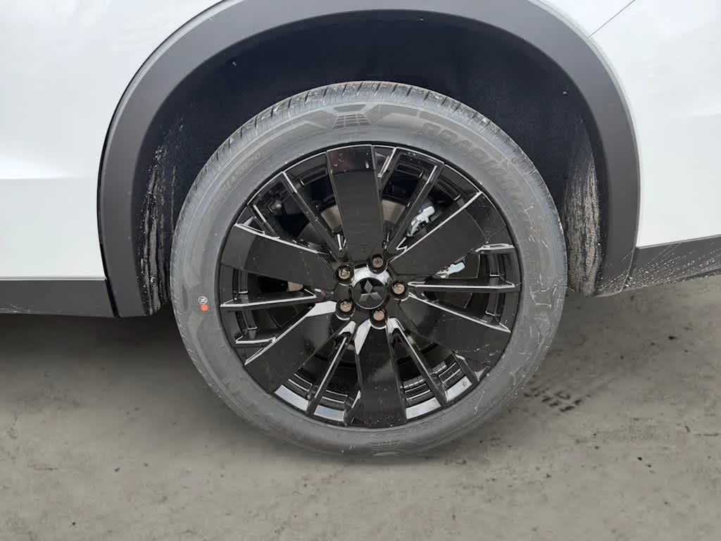 New 2026 White Diamond Mitsubishi LE image 9