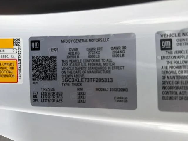 New 2026 Summit White Chevrolet WT image 29