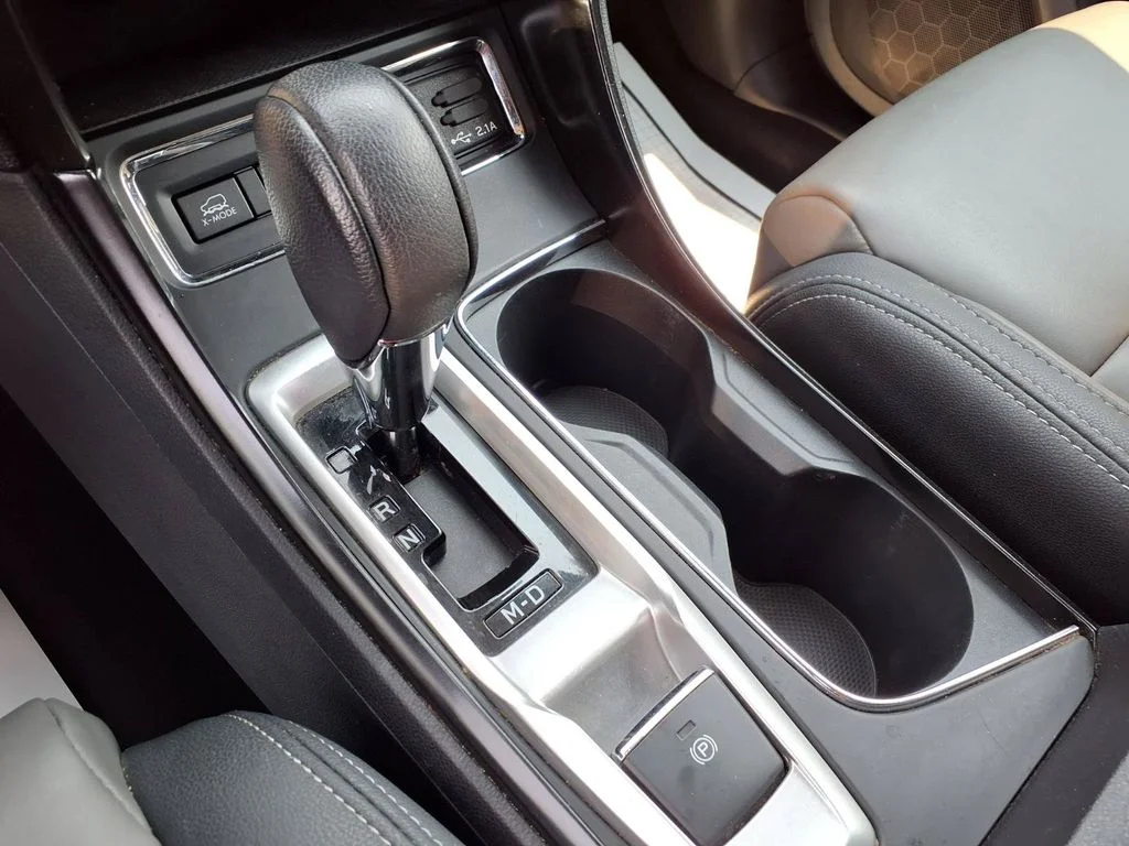 Used 2022 Ice Silver Metallic Subaru Onyx Edition image 7