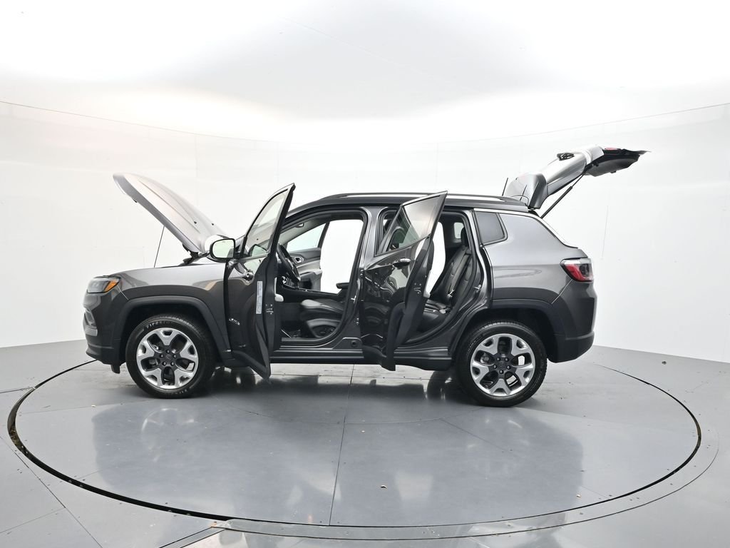 Used 2022 Crystal Metallic Jeep Limited image 29