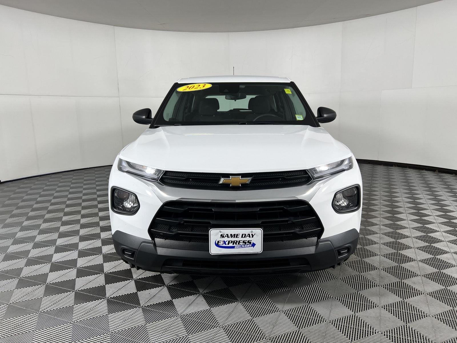 Used 2023 Summit White Chevrolet LS image 19