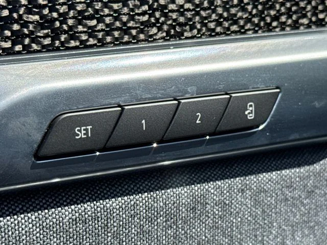 Used 2025 Green Cadillac V-Series image 23
