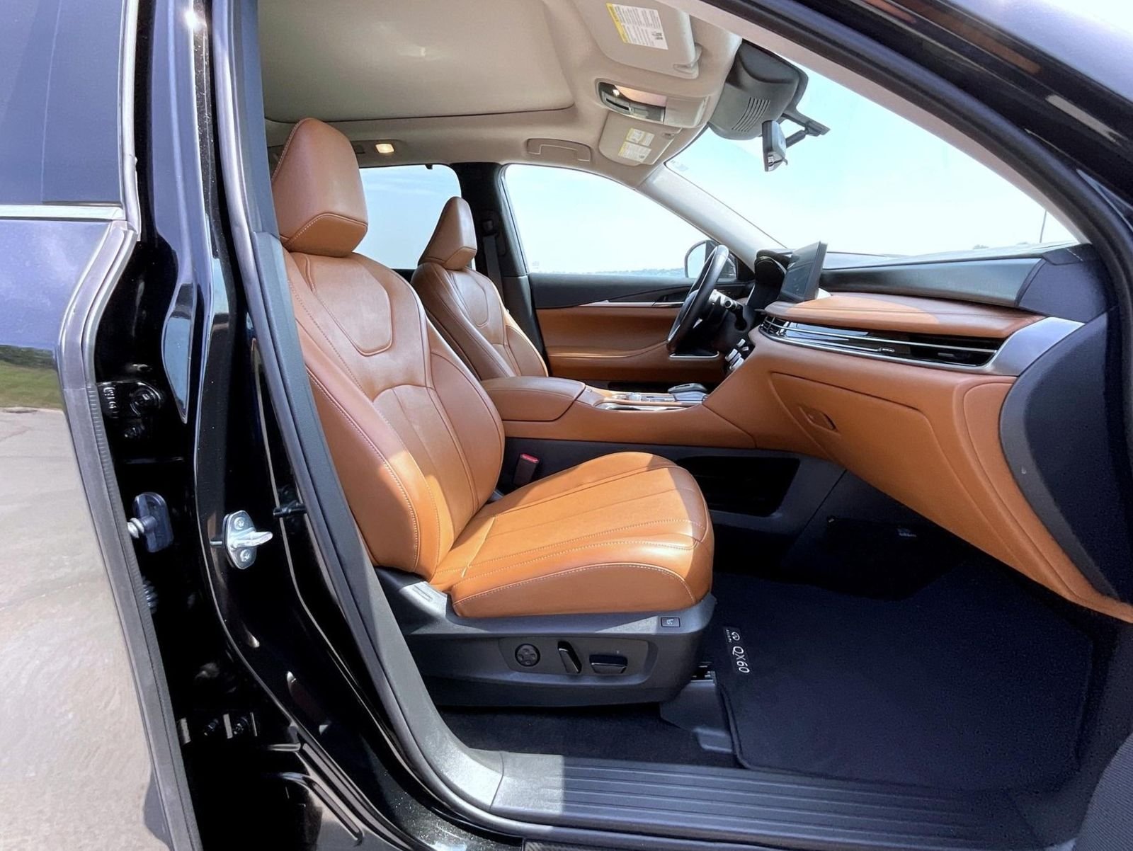 Used 2023 Black INFINITI Sensory image 16