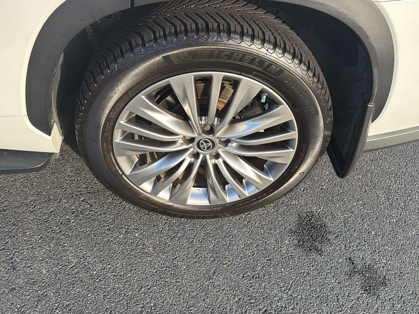 Used 2022 Wind Chill Pearl Toyota Platinum image 40