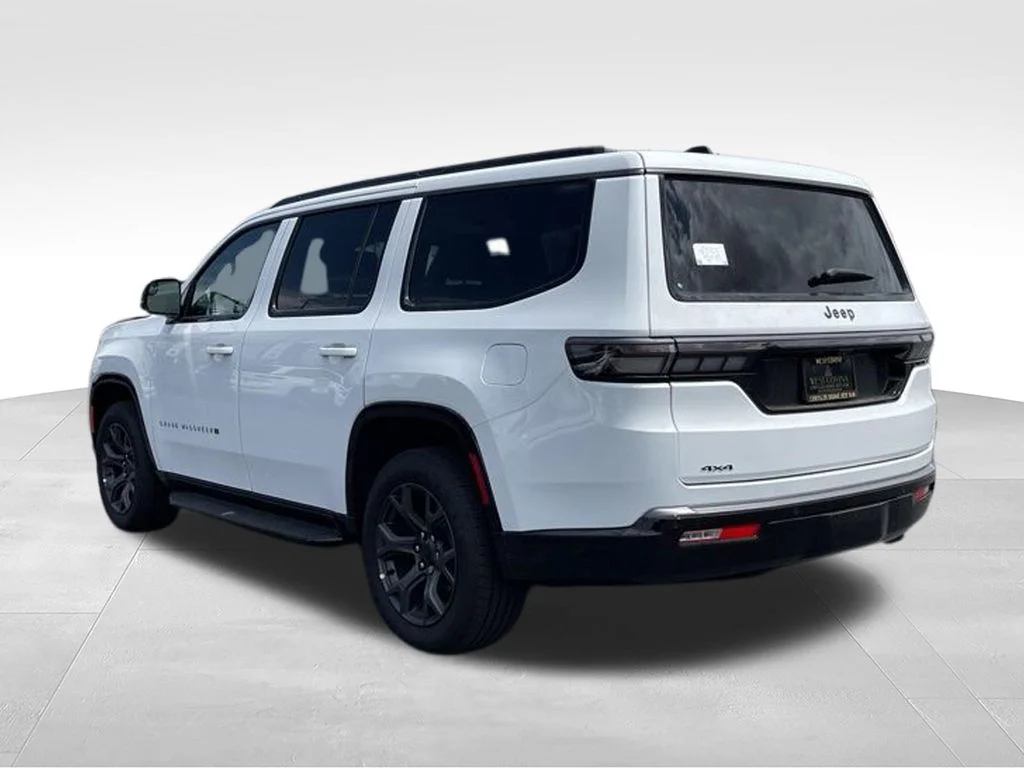 New 2026 Bright White Clear-Coat Exterior Paint Jeep Limited Altitude image 7