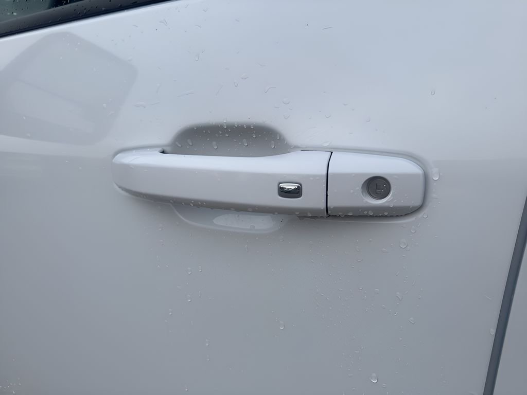 Used 2020 Summit White Chevrolet LT image 9